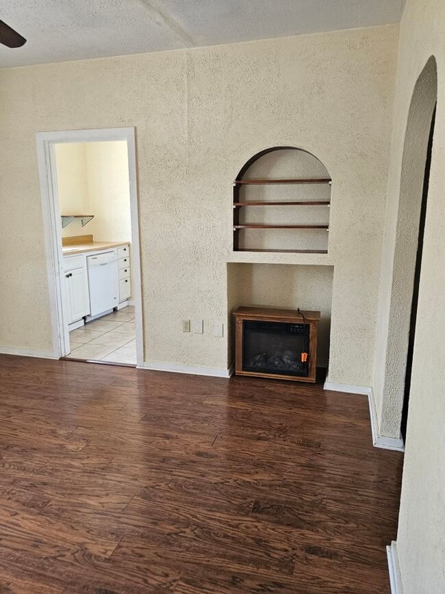 Building Photo - 1940's updated bungalow.