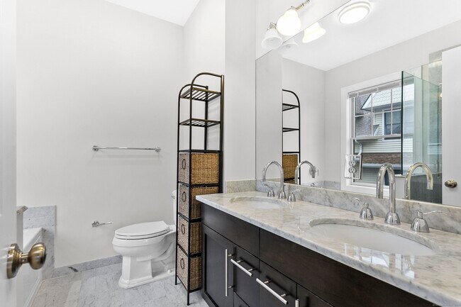 Building Photo - 14 1st St