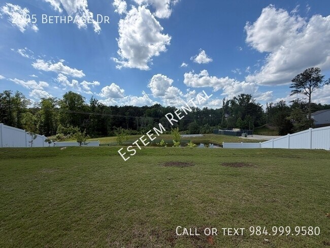 Building Photo - 2095 Bethpage Dr