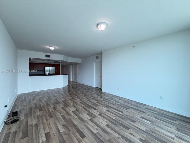 Building Photo - 15051 Royal Oaks Ln