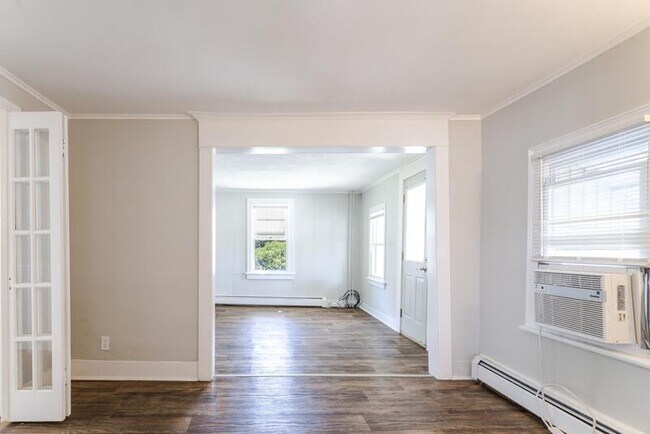 Building Photo - 874 6th Ave