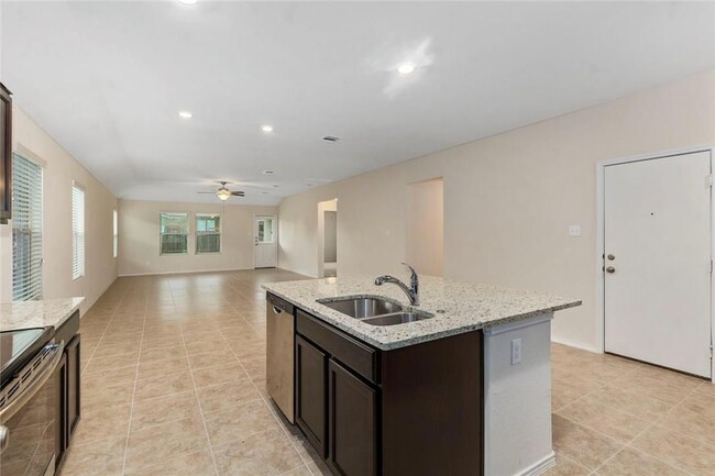 Building Photo - 837 Hillrose Dr