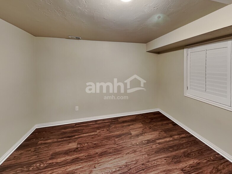 Building Photo - 932 Foxboro Dr