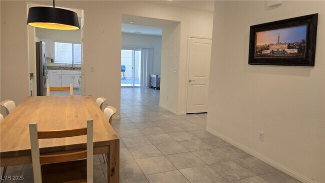 Building Photo - 10971 Meridian Flds Ave