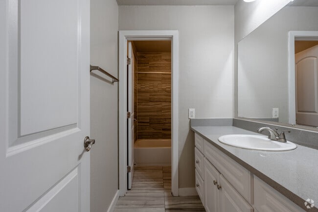 2BR, 1BA - 850SF - Bathroom - APEX Modern Living