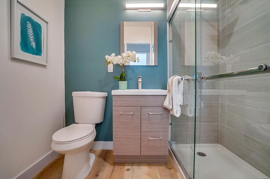 Building Photo - 1208 Daisy Ave