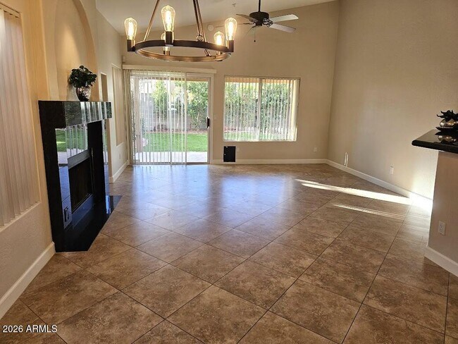 Building Photo - 10061 E Evans Dr