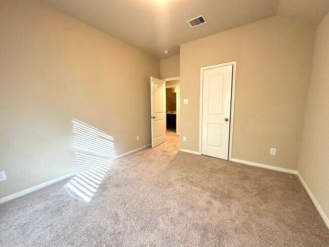 Building Photo - 22407 Ebbets Field Dr