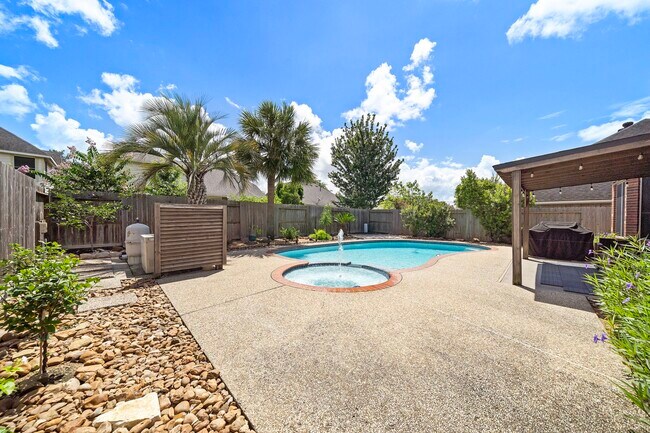 Building Photo - 22634 Cascade Springs Dr