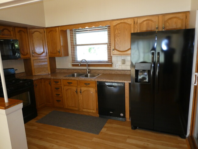 Kitchen 1st Floor - 5N273 Eagle Ter