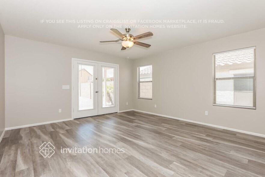 Building Photo - 1445 E Shari St