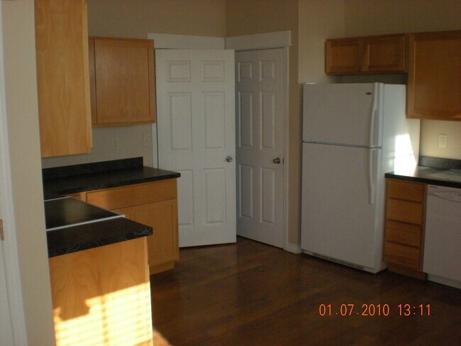 Building Photo - Beautiful 3 Bedroom 2 Bathroom House  **NE...