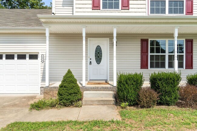 Building Photo - Large home in Hazelwood Area
