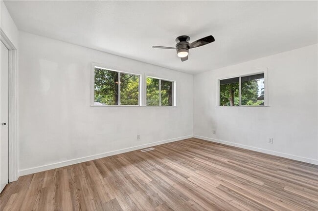 Building Photo - 6 Brompton Dr