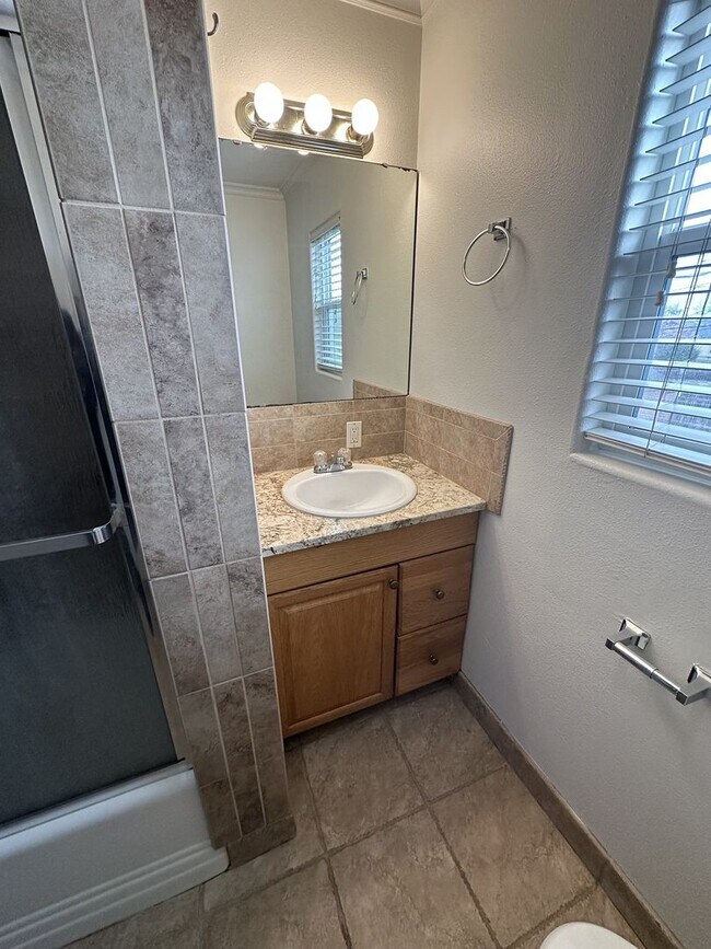 Building Photo - 320/322 Casey Ave*