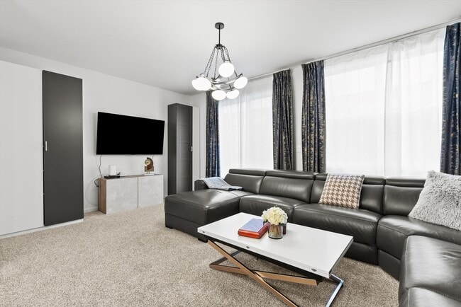 Building Photo - 343 Summit Cir