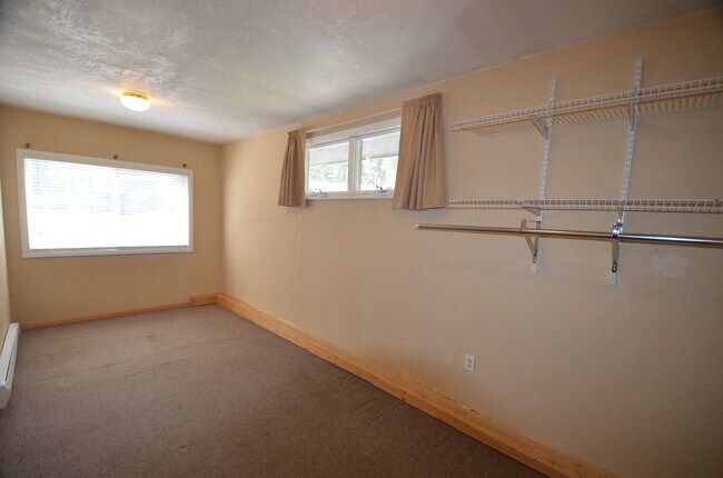 Building Photo - 43 Red Feather Rd