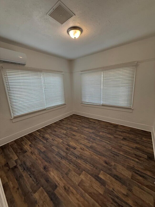 Building Photo - 710 S 1st St