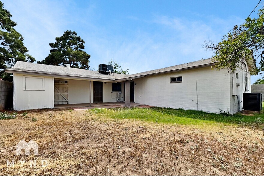 Building Photo - 10948 W 4th St