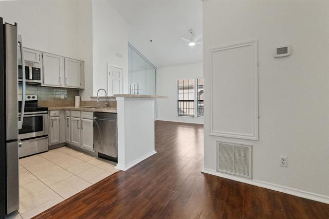 Building Photo - 4800 W Lovers Ln