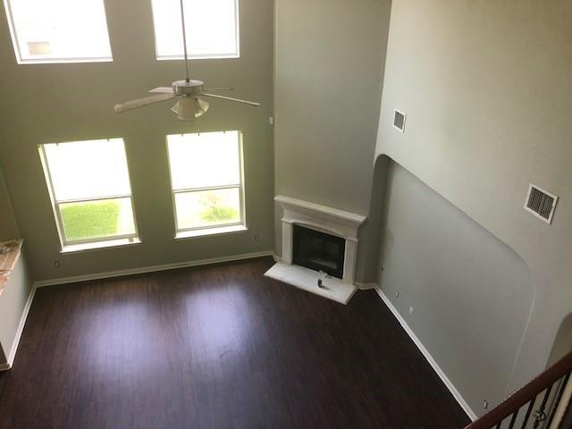 Building Photo - 713 Crestwood Ln