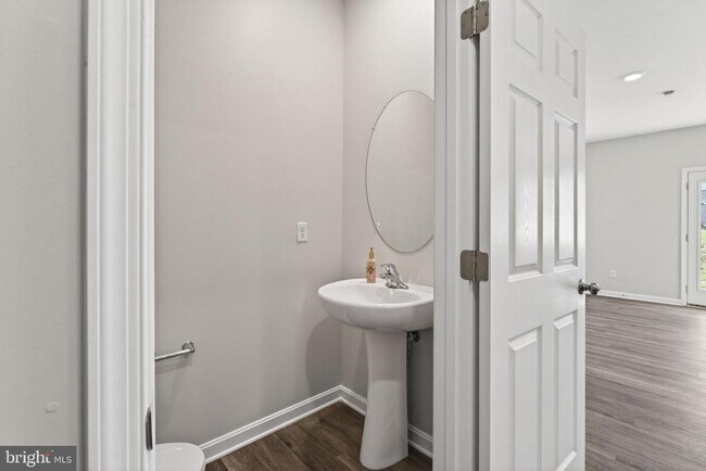 Building Photo - 183 Caterpillar Dr