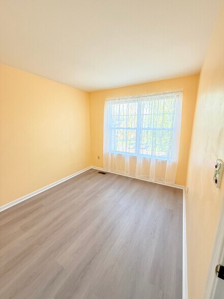 Building Photo - 112 Galway Cir