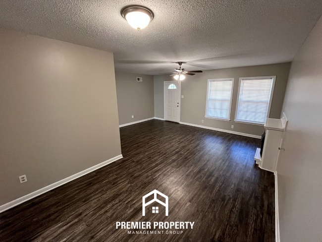 Building Photo - 3265 Starsdale St