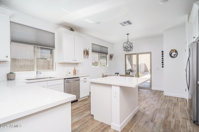 Building Photo - 17072 W Alice Ave