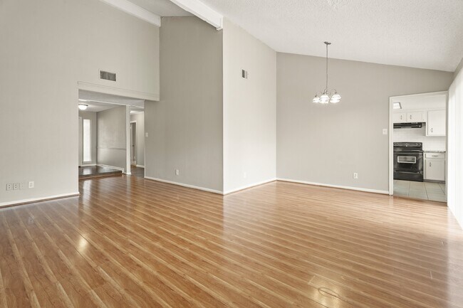 Building Photo - 15911 Mill Point Dr