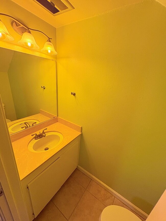 Building Photo - 5959 Vía Casitas