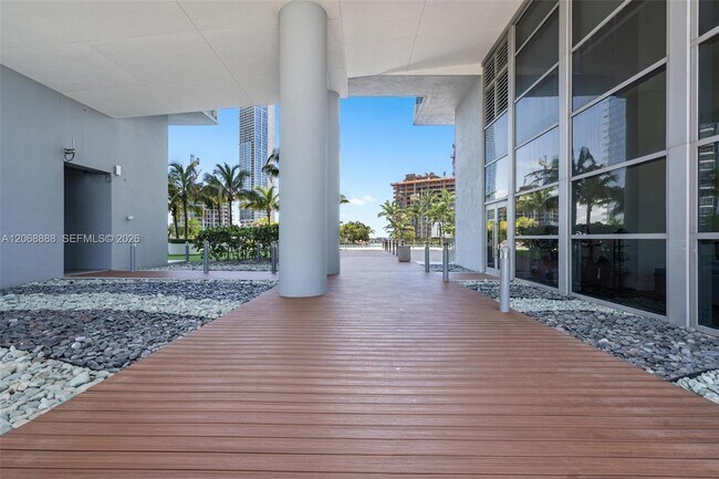 Building Photo - 888 Biscayne Blvd