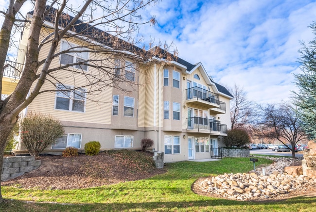 Building Photo - 670 Clearwater Ln