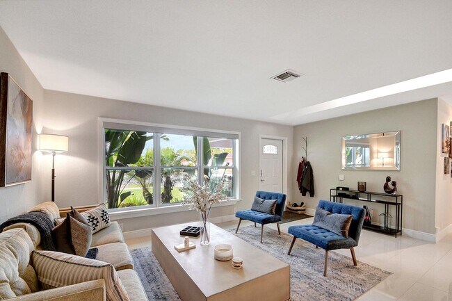 Building Photo - 702 Grove St