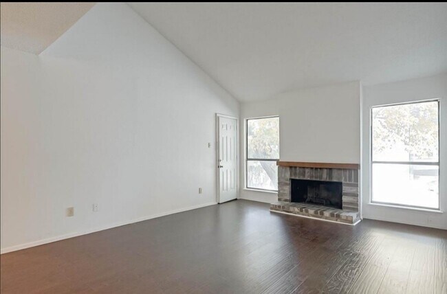 Building Photo - 10049 Westpark Dr