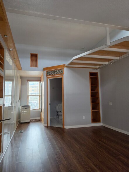 Building Photo - 5757 Gaines St