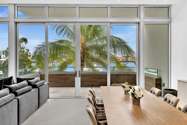 Building Photo - 3750 Yacht Club Dr