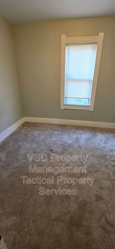 Building Photo - 3062 W 51st St