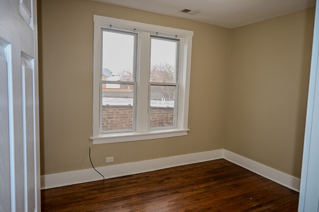 Building Photo - 1431 S Tripp Ave