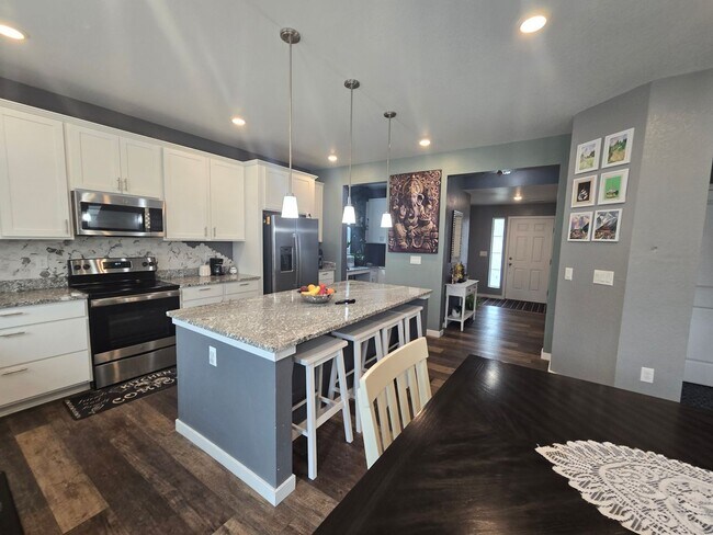 Building Photo - Built in 2021 Spacious Home with 4 bedroom...