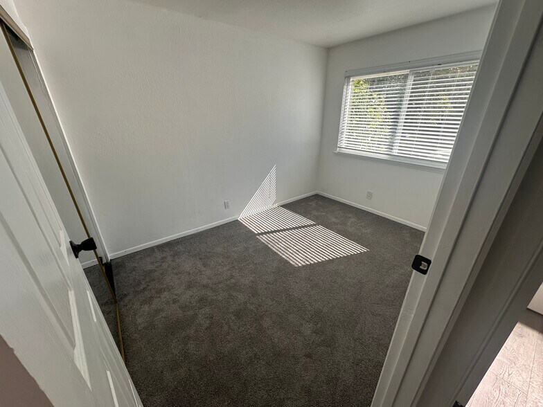 Building Photo - 995 Paulson Ct