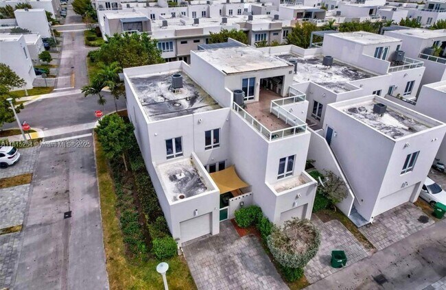 Building Photo - 6438 NW 104th Ct
