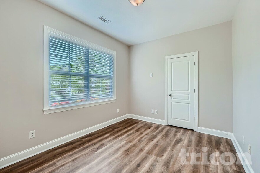 Building Photo - 303 Trillium St NW