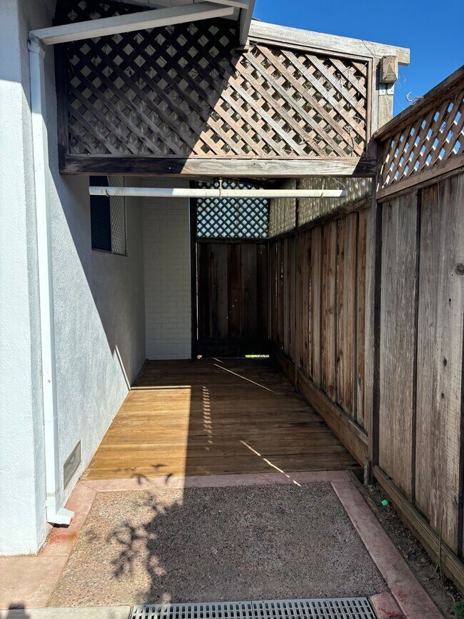 Building Photo - 233 4th Ave