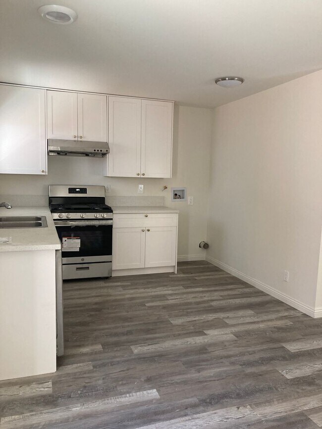 Building Photo - 3835