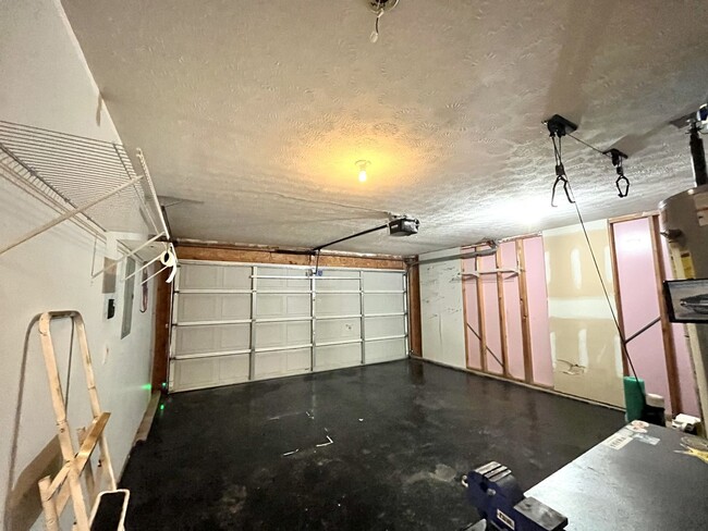 Building Photo - 4/2.5 Beautiful Nashville Craftsman in Nas...