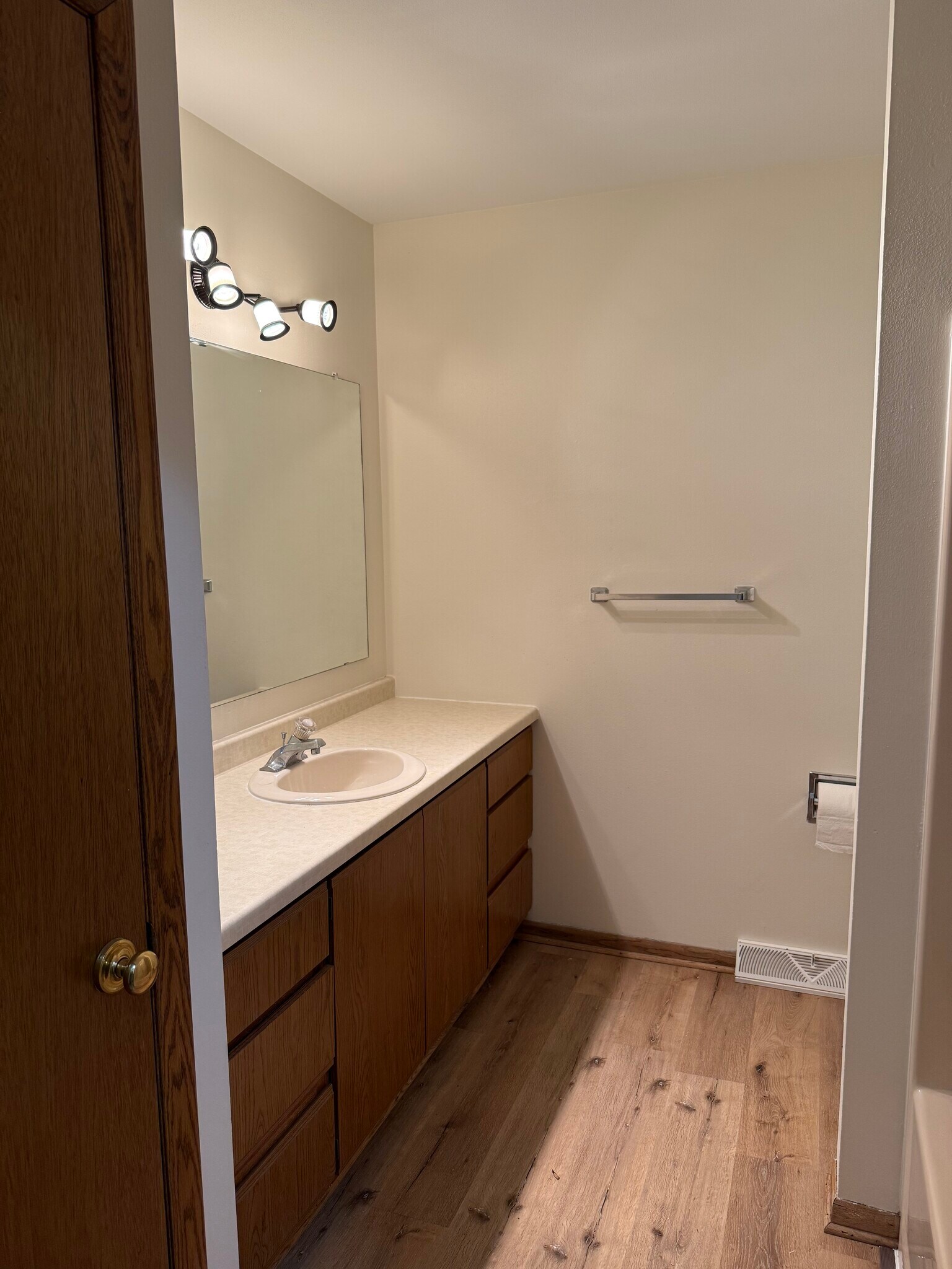 2nd Full Bath - 440 Hi View Dr