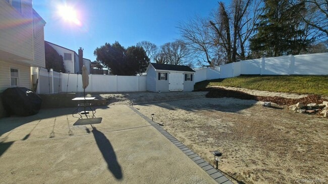 Building Photo - 4 Willow St