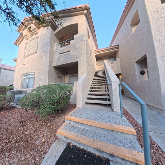Building Photo - 1 BED 1 BATH CONDO 2nd FLOOR AT OPULENCE!