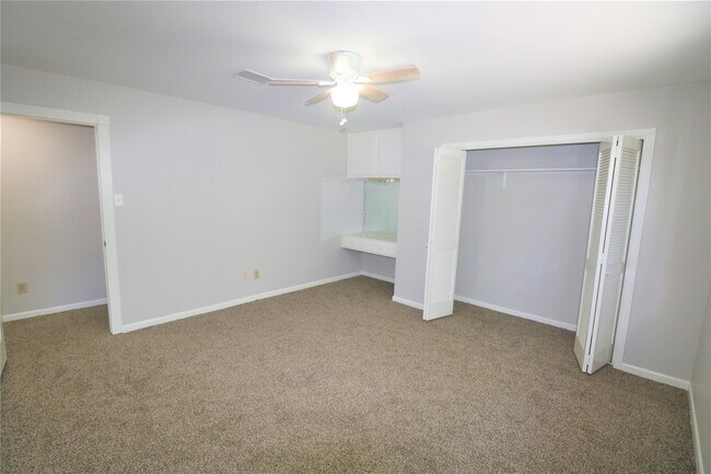 Building Photo - 2705 Wilmington Dr